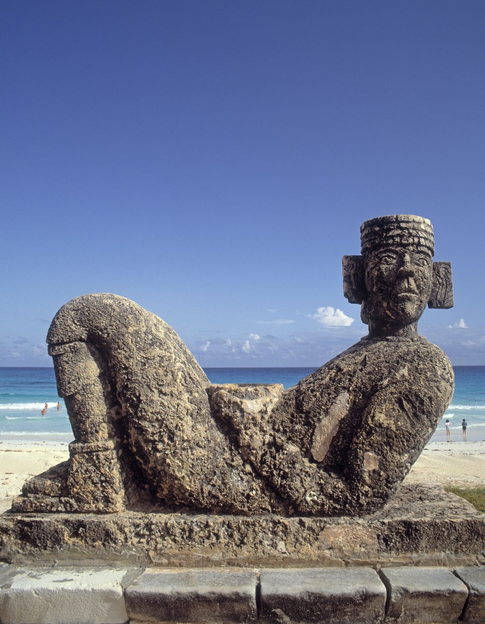 Una copia della statua di Chac-Mool da Chichen-Itza, Yucatan, c.987-1185 a.C. (calcare) da Mexican School