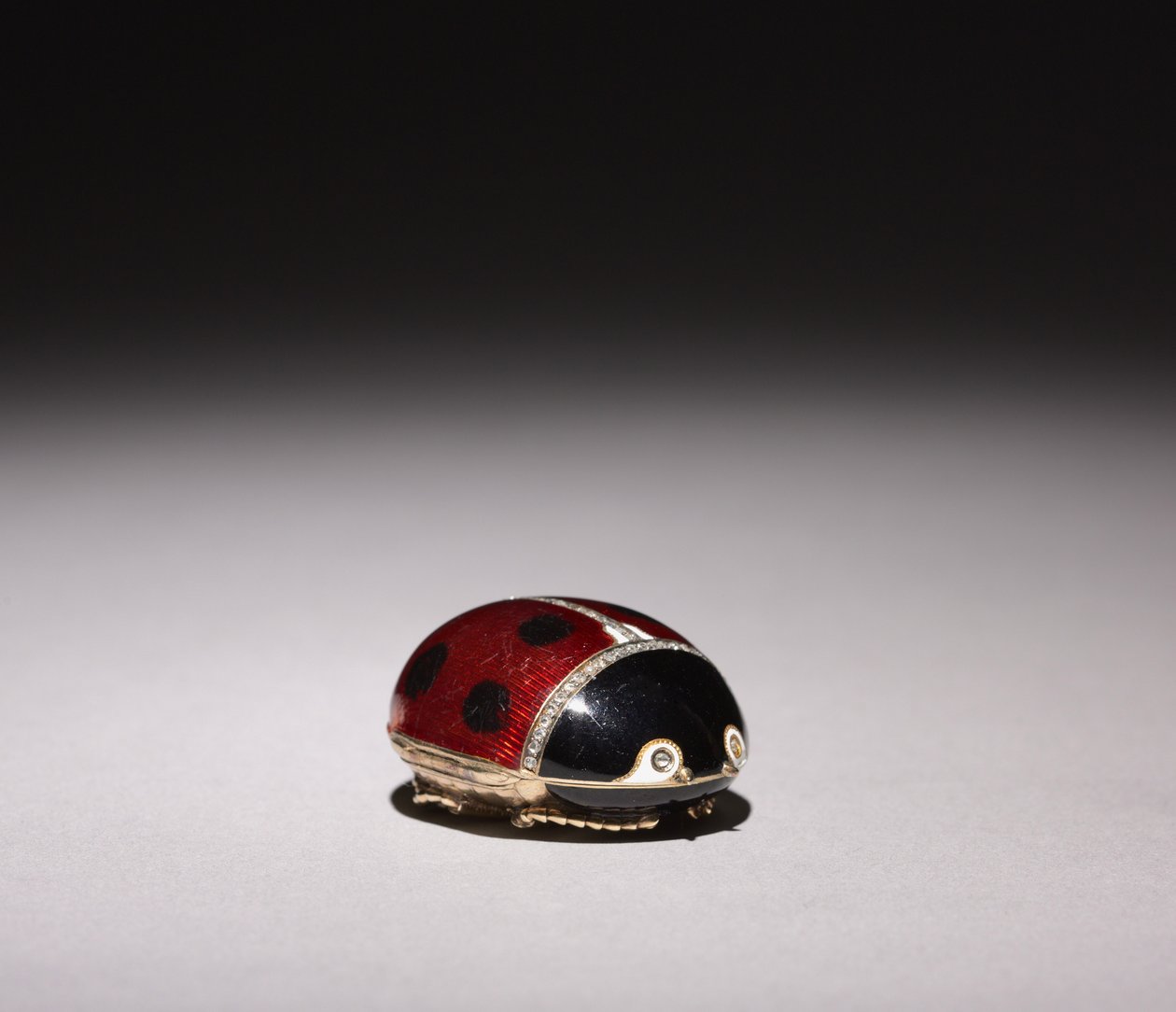 Scatola coccinella, ditta di Peter Carl Fabergé da Michael Evlampievich Perkhin