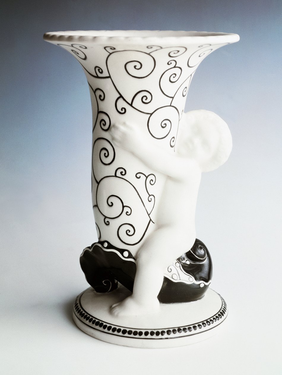 Vaso con decorazione nera, corpo conico sorretto da un cherubino, Vereinigte Wiener Und Gmundner Keramik, Austria, XX secolo (terracotta smaltata bianca) da Michael Powolny