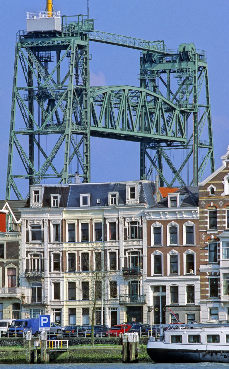 Il porto di Rotterdam, nei Paesi Bassi, è il primo porto europeo e si trova alla foce della Mosa e del Reno. da Michel Denance