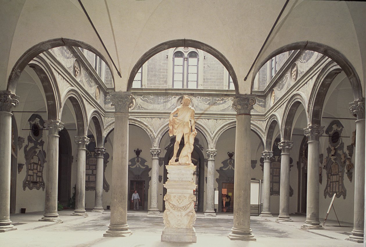 Interno della corte delle sculture da Michelozzo di Bartolommeo