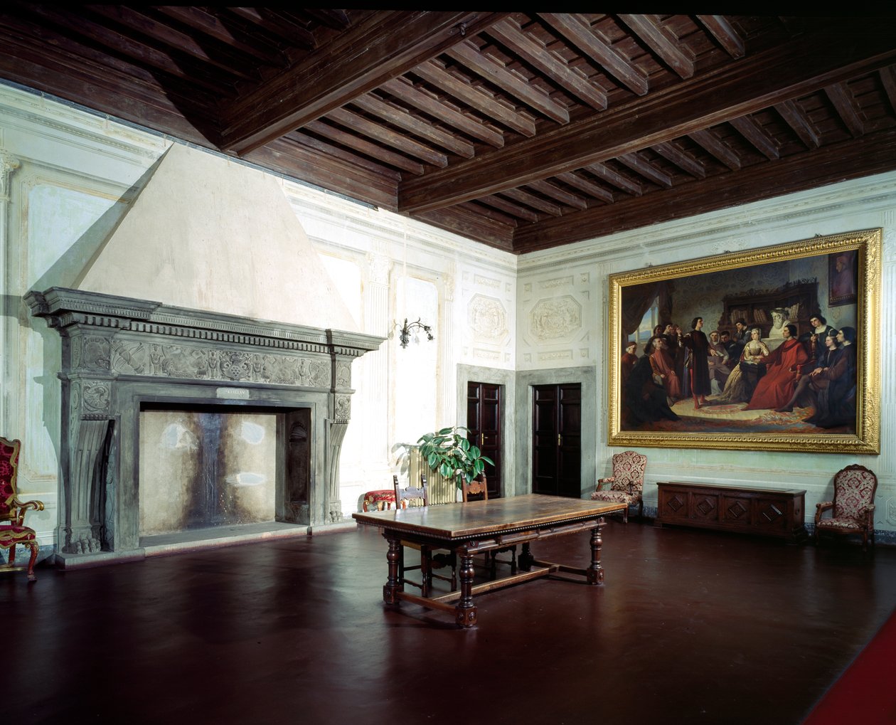 Interno con camino del XV secolo, Villa Medicea di Careggi da Michelozzo di Bartolommeo