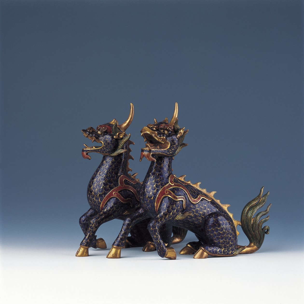 Un paio di qilin seduti da Ming Dynasty   Wanli Period Chinese School
