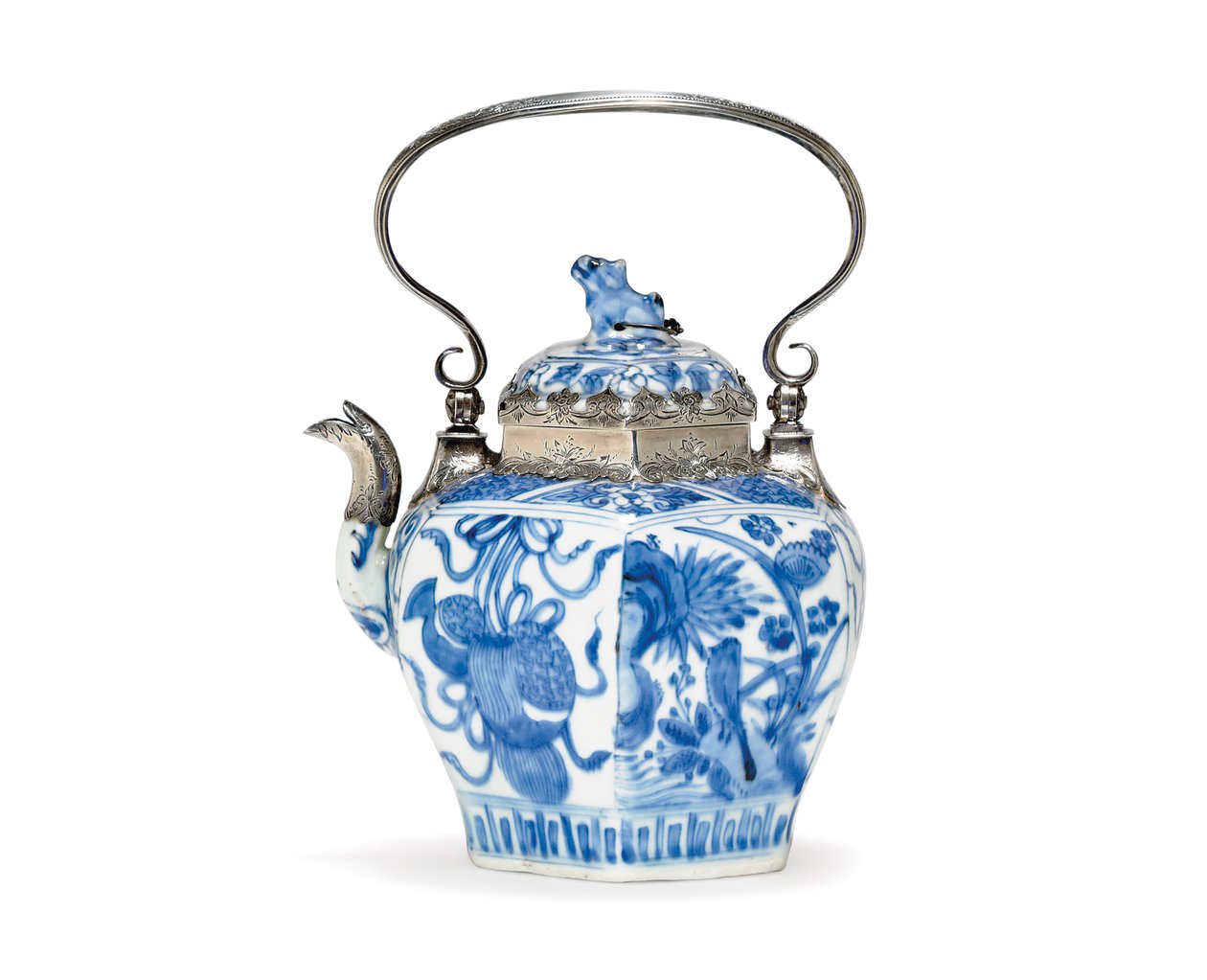 Teiera e coperchio blu e bianco da Ming Dynasty Chinese School
