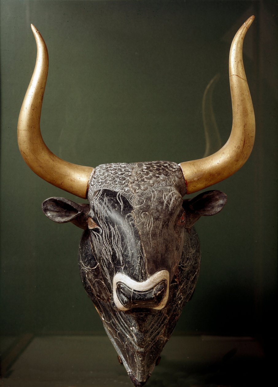 Arte minoica: rhyton a forma di testa di toro dal Piccolo Palazzo di Cnosso a Creta. 1550-1500 a.C. Heraklion, Museo Archeologico da Minoan