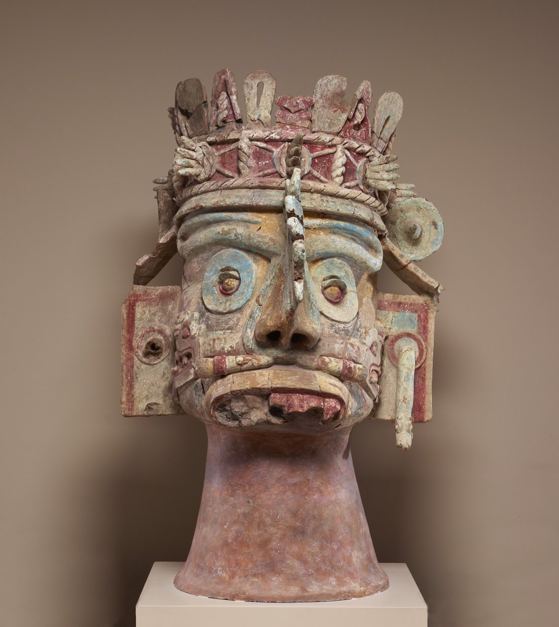 Testa del dio della pioggia Tlaloc da Mixtec Mixtec