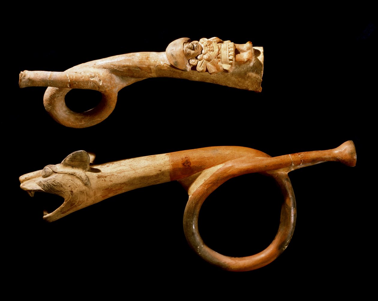 Arte precolombiana, cultura Mochica: trombe in terracotta. 200-500 d.C. Goteborg, Museo Etnografico da Moche Moche