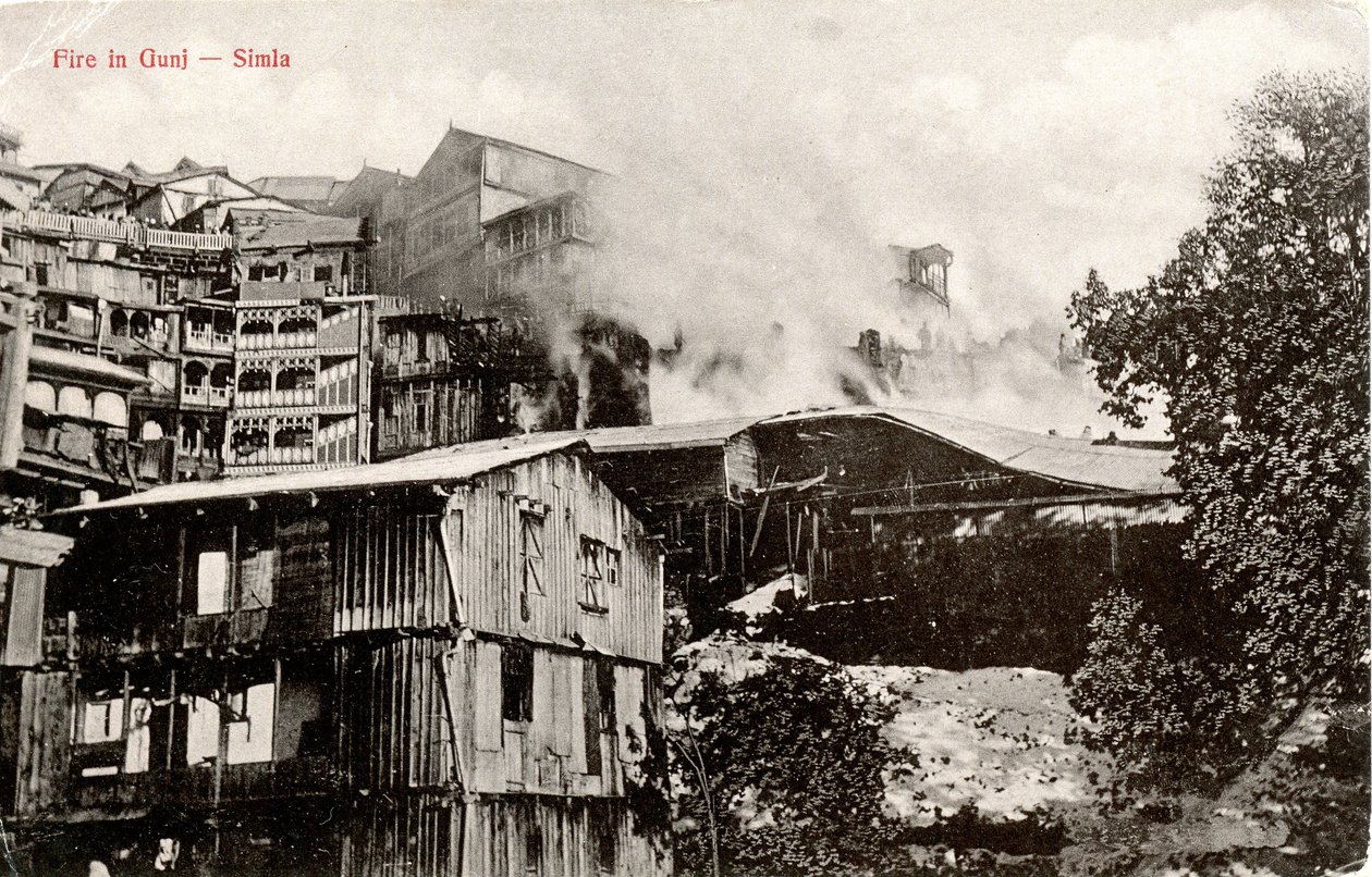 Incendio a Gunj - Simla, c.1900-30 da Moorli Dhur and Sons