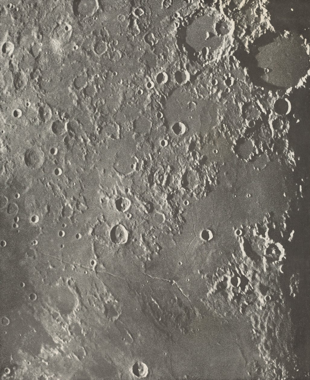 Fotografia Lunaire Albategnius - Triesnecker - Manilius, 1903 (foto) da Moritz & Puiseux Pierre Henri (1855-1928) Loewy