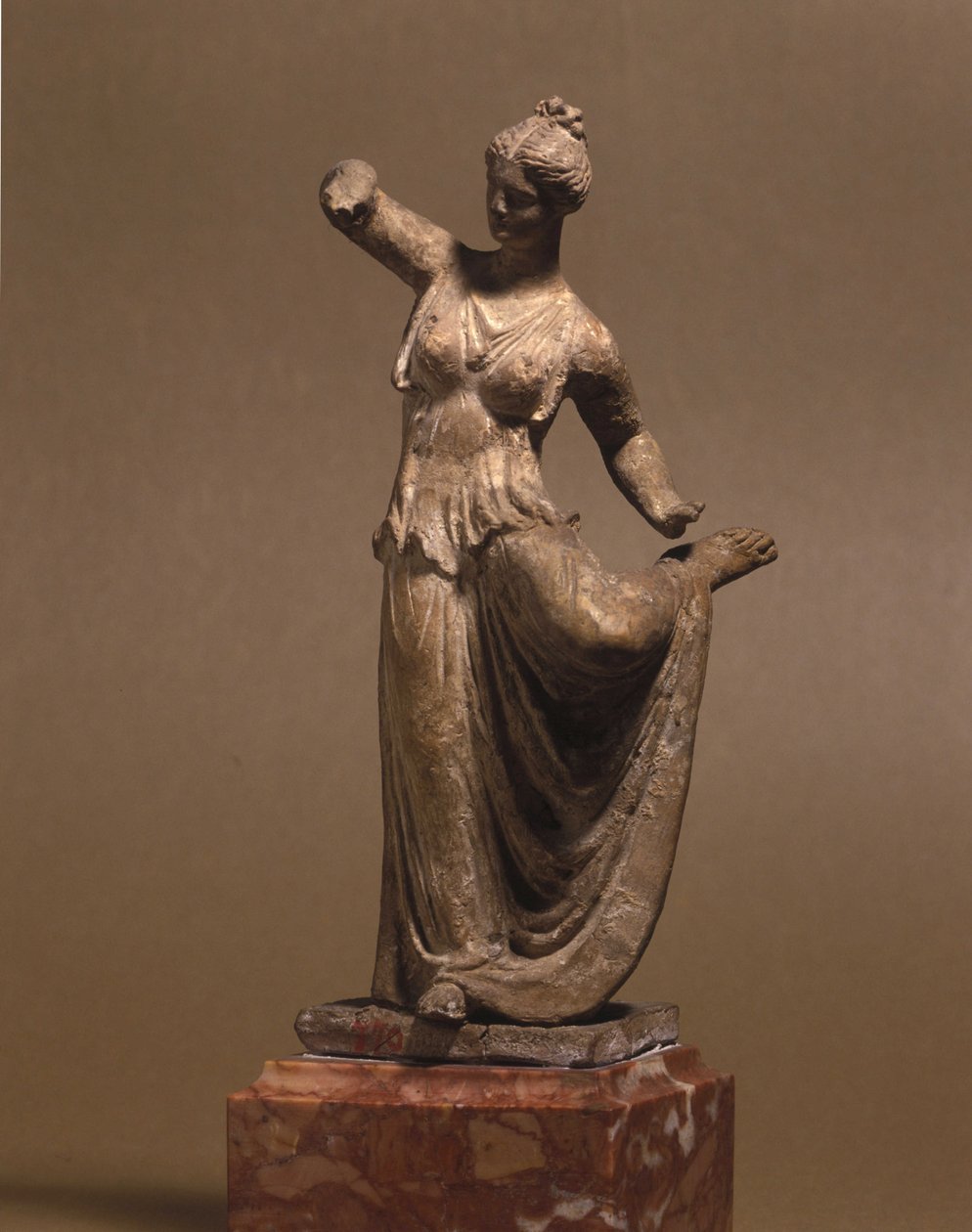 Civiltà micenea: danzatrice di Tanagra, III secolo a.C., Museo della Scala, Milano da Mycenaean Mycenaean