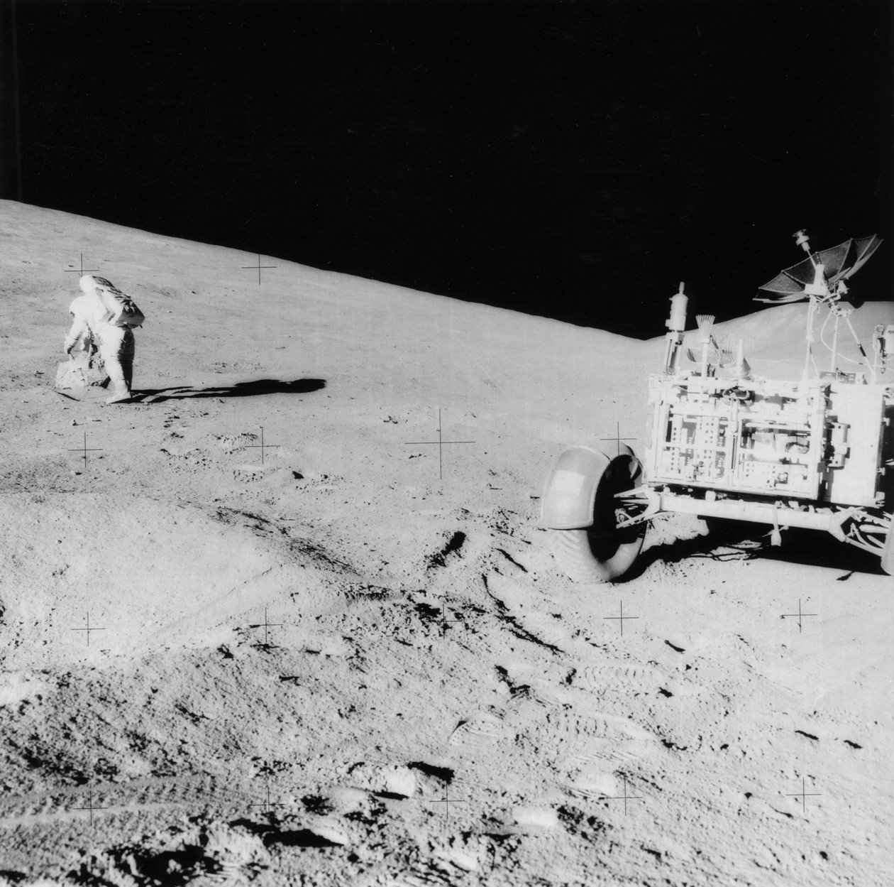 Astronauta David Scott sulla pendenza di Hadley Delta durante Apollo 15 da NASA Images