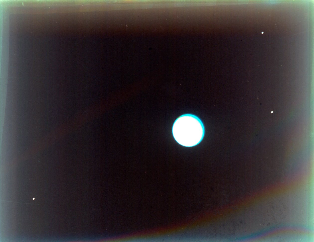 Urano con i satelliti Miranda, Ariel e Umbriel, da Voyager 2, 24 gennaio 1986 da NASA Images