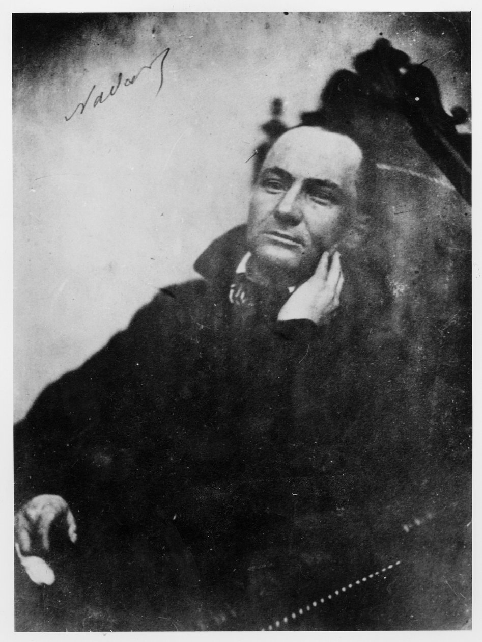 Charles Baudelaire (1821-67) seduto in una poltrona Luigi XIII, 1855 da Nadar
