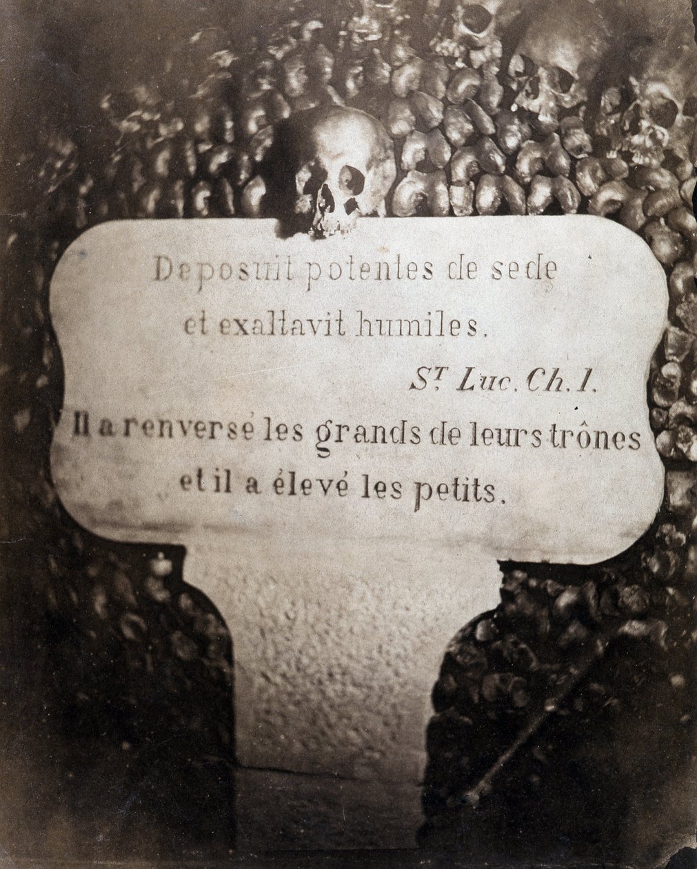 Gli ossari delle catacombe di Parigi da Nadar