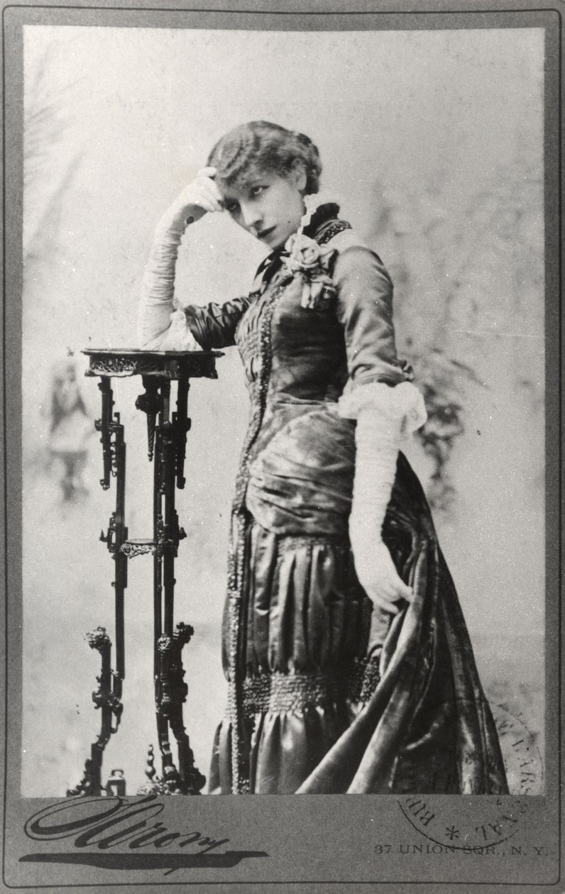 Ritratto di Sarah Bernhardt (1844-1923) scattato negli Stati Uniti da Napoleon Sarony