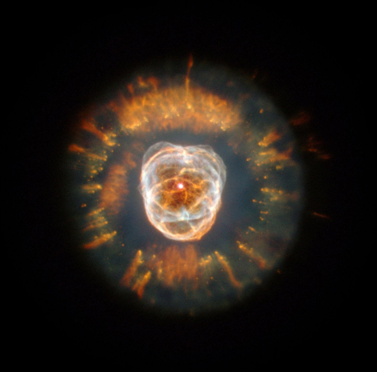 Nebulosa Eskimo, una nebulosa planetaria, scoperta da William Herschel nel 1787. Nel 2000 il telescopio Hubble ha immaginato la nebulosa che mostra complessi nuvole di gas non ancora completamente comprese. Credito NASA da National Aeronautics and Space Administration National Aeronautics and Space Administration