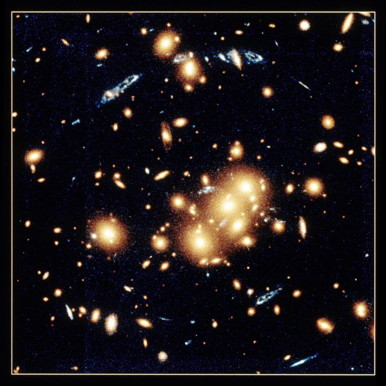 Lente gravitazionale in CL0024+1654 da National Aeronautics and Space Administration National Aeronautics and Space Administration