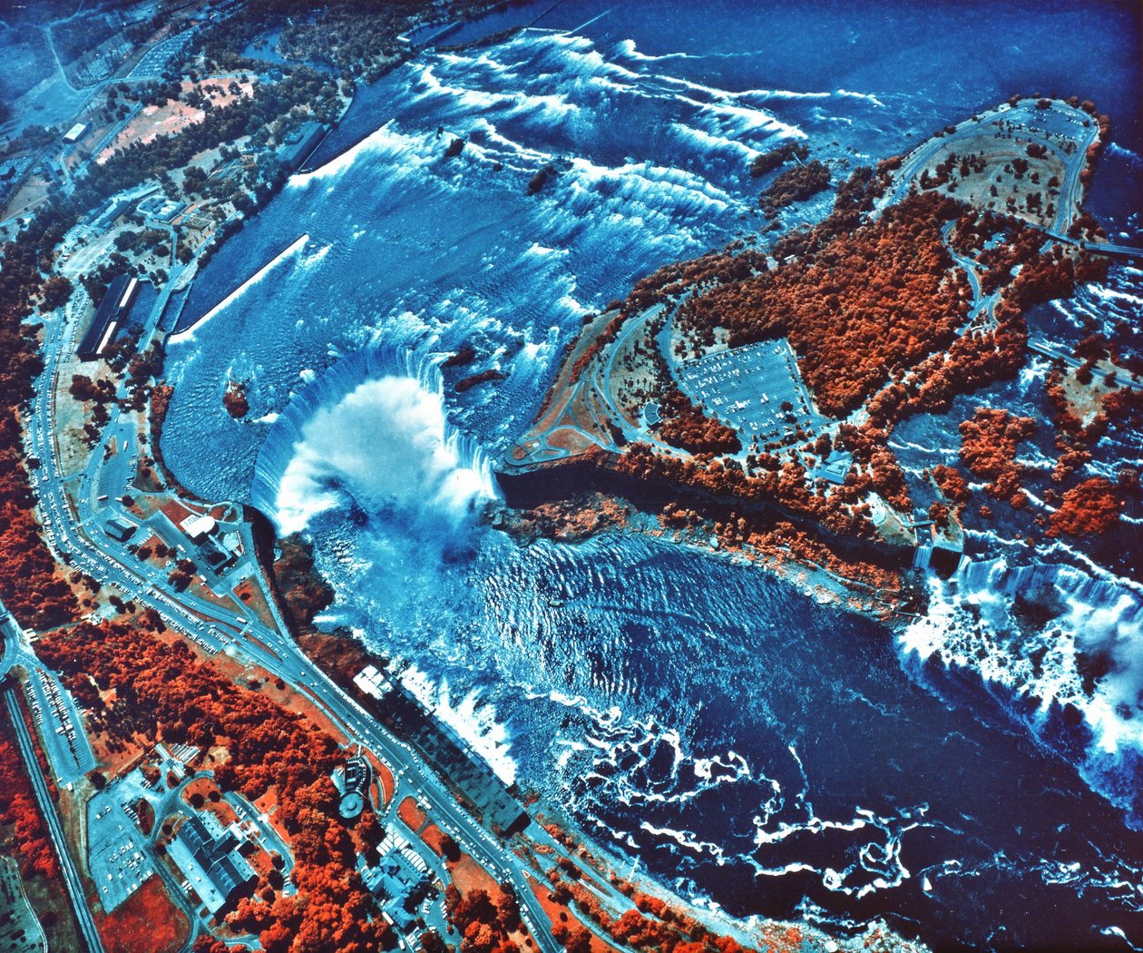 Fotografia a infrarossi delle Cascate del Niagara da National Aeronautics and Space Administration National Aeronautics and Space Administration