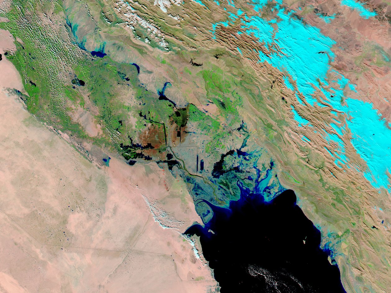 Piogge invernali e neve sciolta dai Monti Zagros in Iran riempiono le paludi e i laghi poco profondi del sud e dell