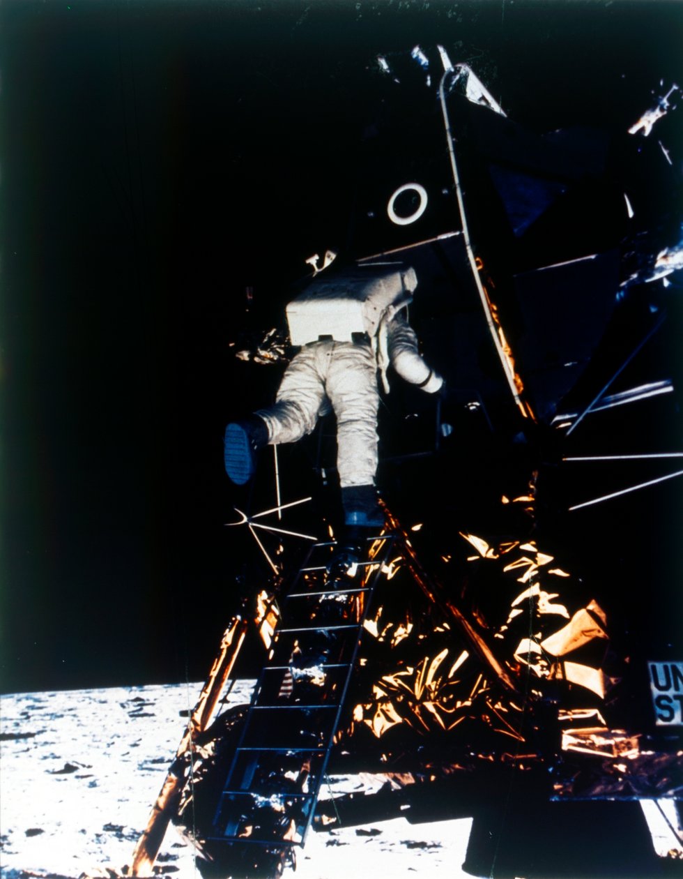 Buzz Aldrin scende dal modulo lunare, missione Apollo II da Neil Armstrong