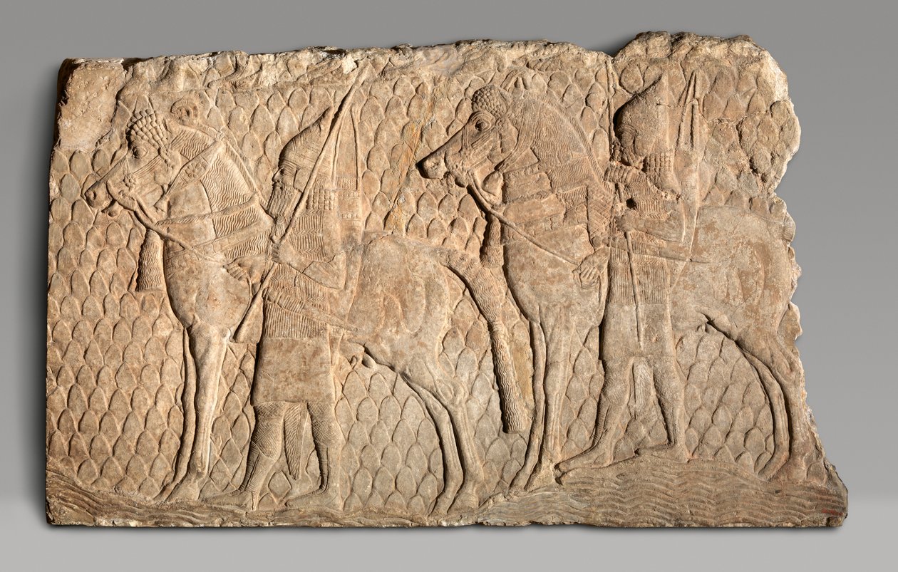 Frammento di rilievo: cavalieri lungo un ruscello in un terreno montuoso, c.704-681 a.C. da Neo Assyrian