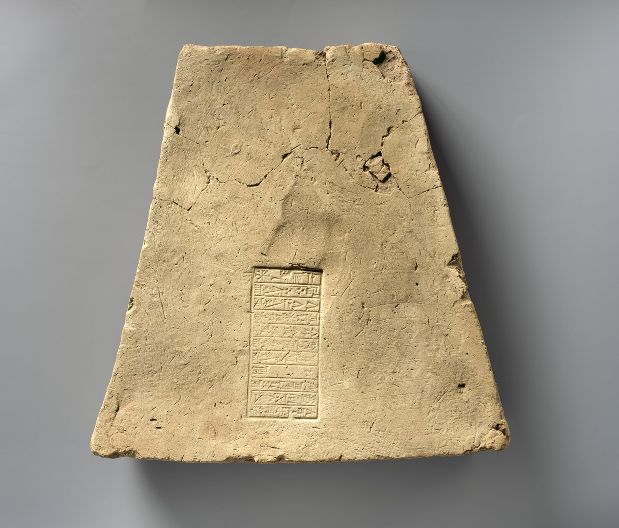 Mattone con iscrizione di Assurbanipal che descrive i lavori di costruzione su Ekur, c.668-631 a.C. da Neo Assyrian