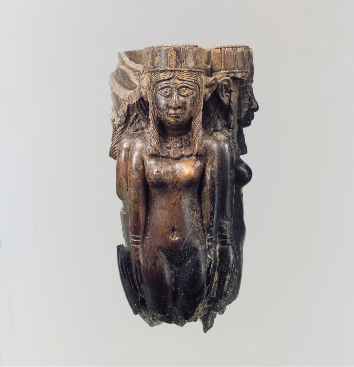 Manico di ventaglio o scacciamosche a forma di quattro figure femminili, c.8°-7° secolo a.C. (avorio) da Neo Assyrian
