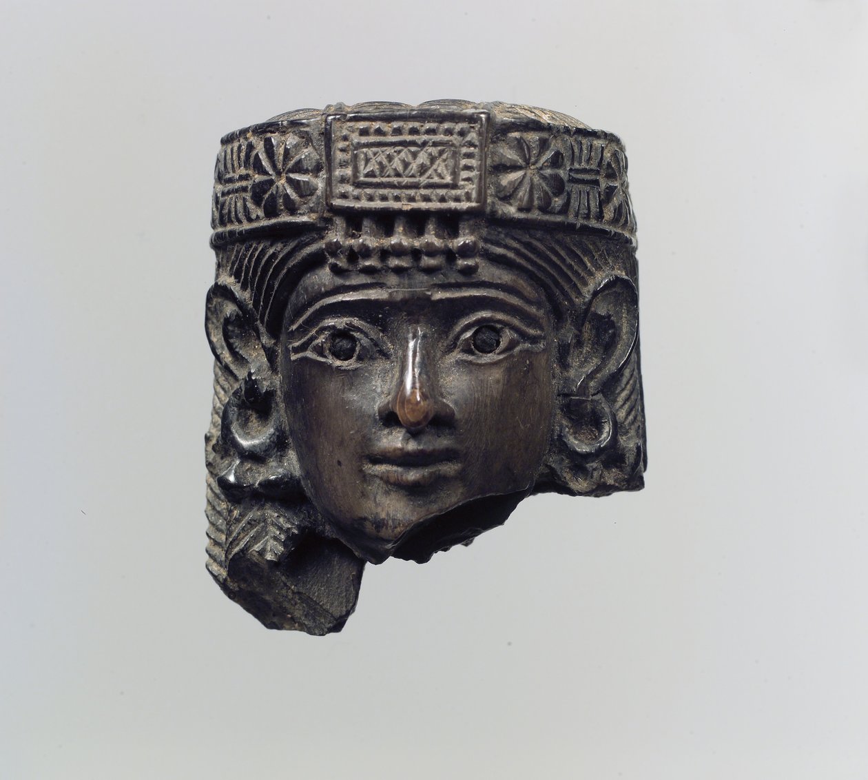 Testa di figura femminile da Neo Assyrian