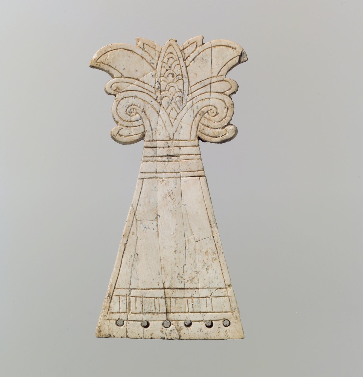 Frontale di cavallo inciso scolpito a forma di albero di palmetta fiorita, IX-VIII secolo a.C. da Neo Assyrian