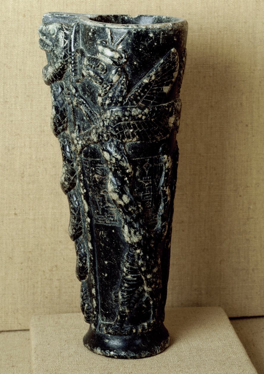 Civiltà sumera: vaso di libagione in steatite del principe Gudea (2141-2122 a.C.). È decorato con draghi e serpenti. Parigi, Museo del Louvre da Neo Sumerian Neo Sumerian