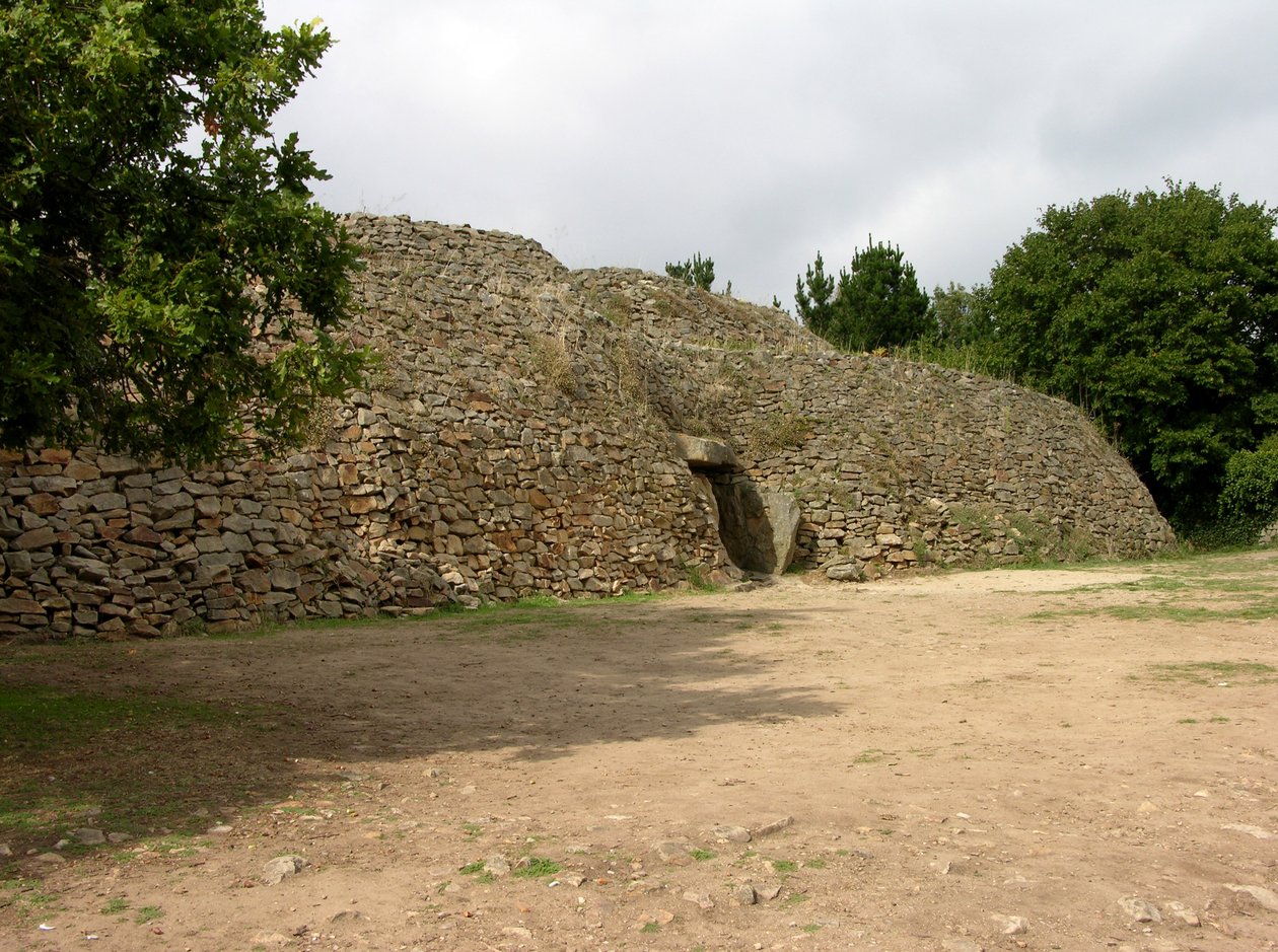 Ingresso alla tomba a corridoio, scoperta nel 1825 da Neolithic