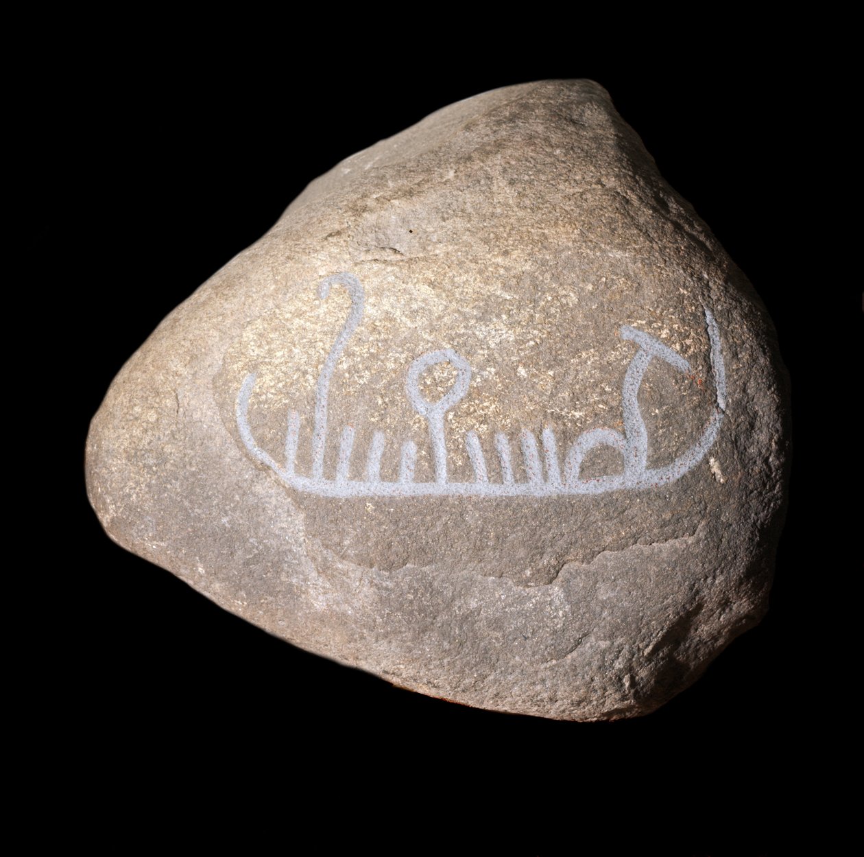 Graffiti neolitici svedesi che rappresentano una nave. Stoccolma, Historiska Museet, Svezia da Neolithic Neolithic