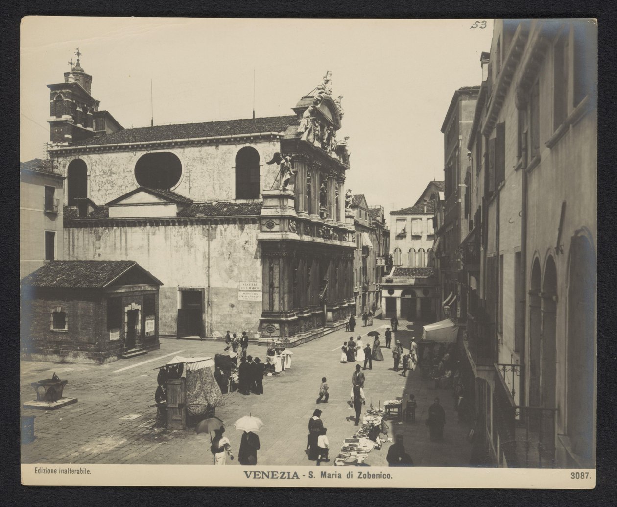 Esterno di Santa Maria Zobenigo a Venezia da Neue Photographische Gesellschaft
