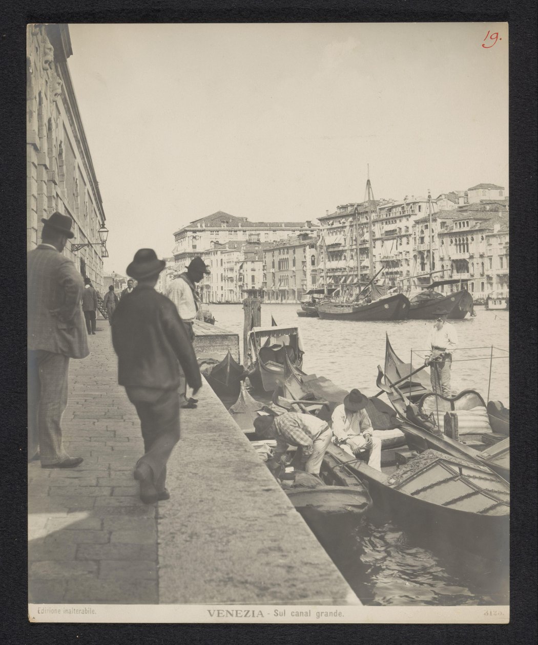 Gondole lungo il Canal Grande, Venezia da Neue Photographische Gesellschaft