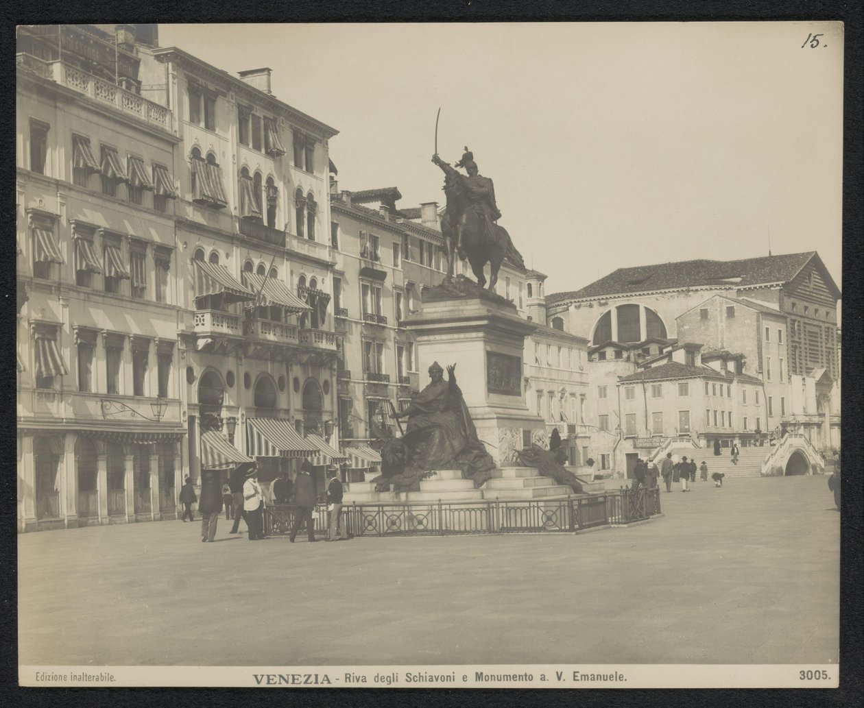 Riva degli Schiavoni a Venezia, con una statua equestre di Vittorio Emanuele II d