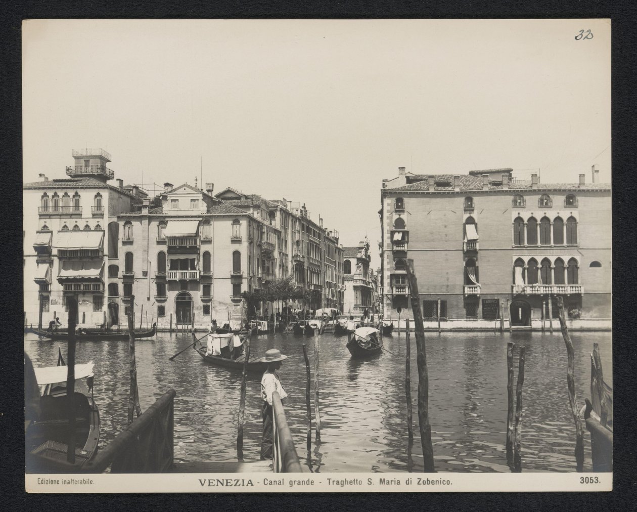 Traghetti verso la Chiesa di Santa Maria del Giglio a Venezia da Neue Photographische Gesellschaft
