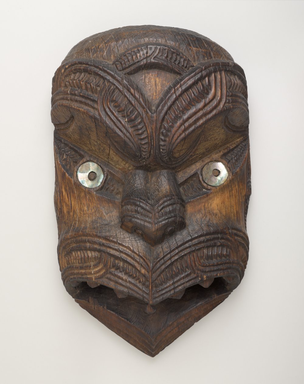 Maschera di frontone (Koruru) da Gisborne, Isola del Nord, c.1860 da New Zealand School