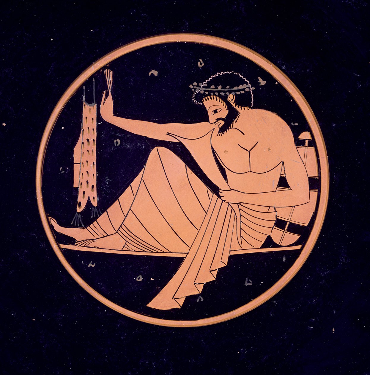 GR.1-1927 Coppa a figure rosse attiche, raffigurante un banchettante con corno da bere, 520-510 a.C. da Nikosthenes