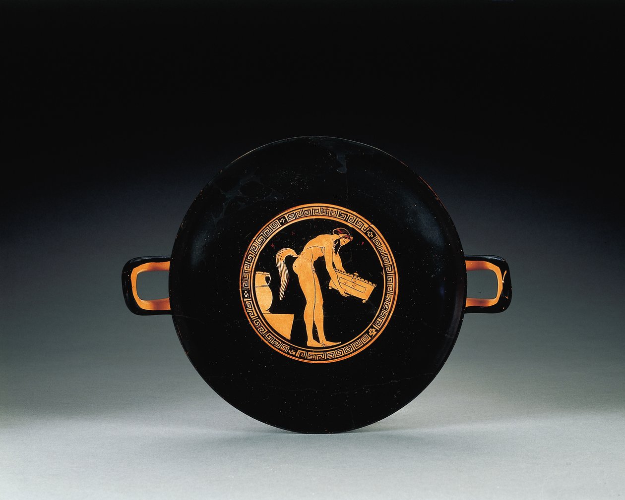 Kylix attico a figure rosse, c.470 a.C. da Oedipus Painter