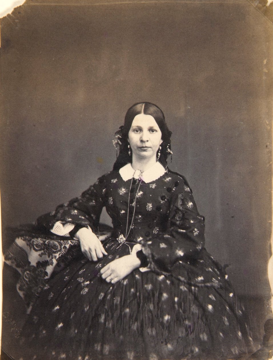 Giovane donna seduta da Oliver H. Willard