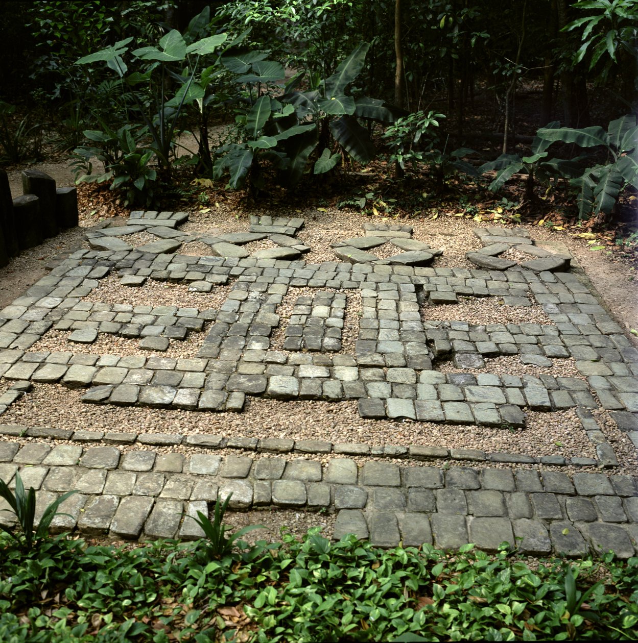 Pavimento che raffigura una bocca stilizzata di giaguaro, Periodo Pre-Classico da Olmec