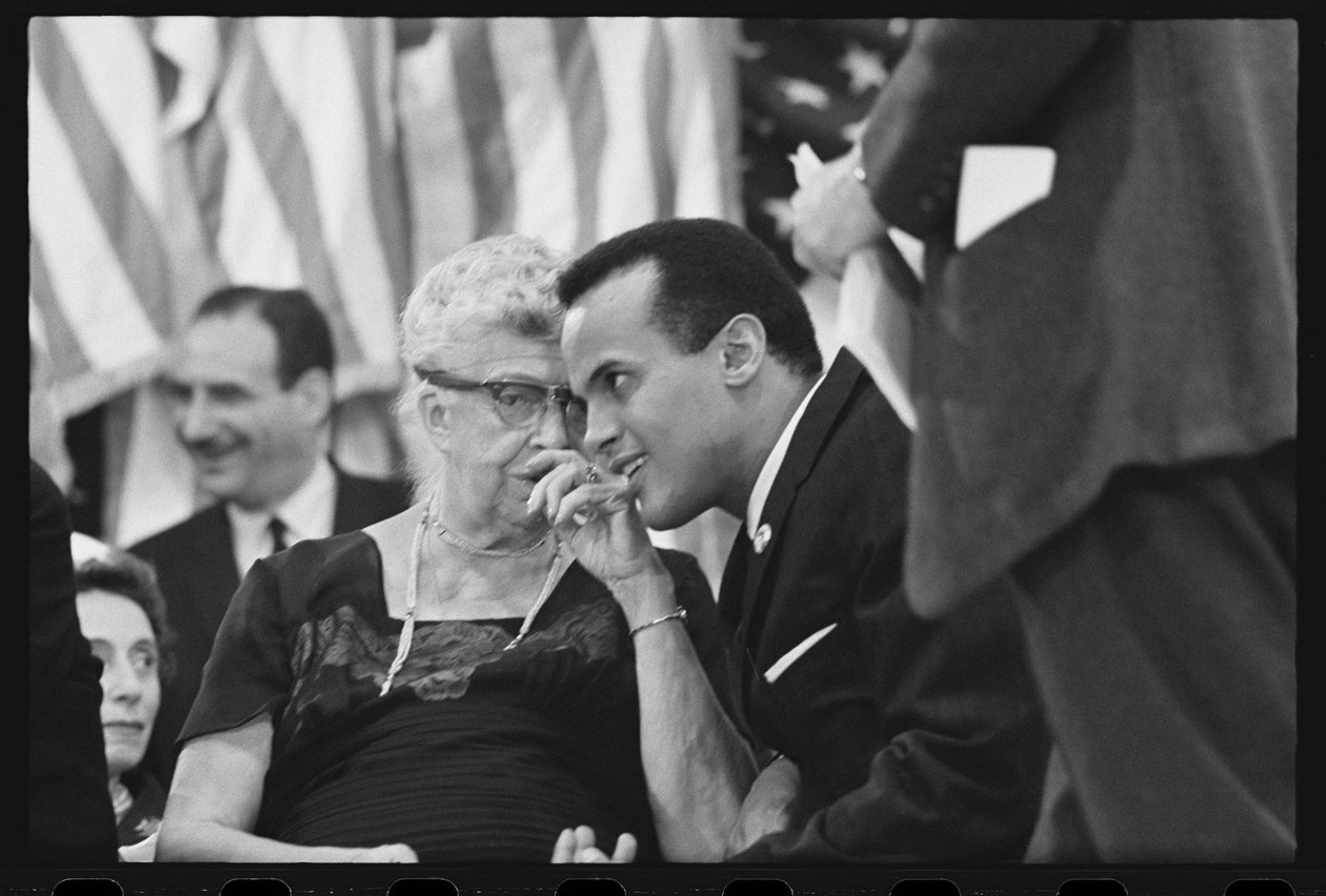 Eleanor Roosevelt con Harry Belafonte a un comizio elettorale da Orlando Suero