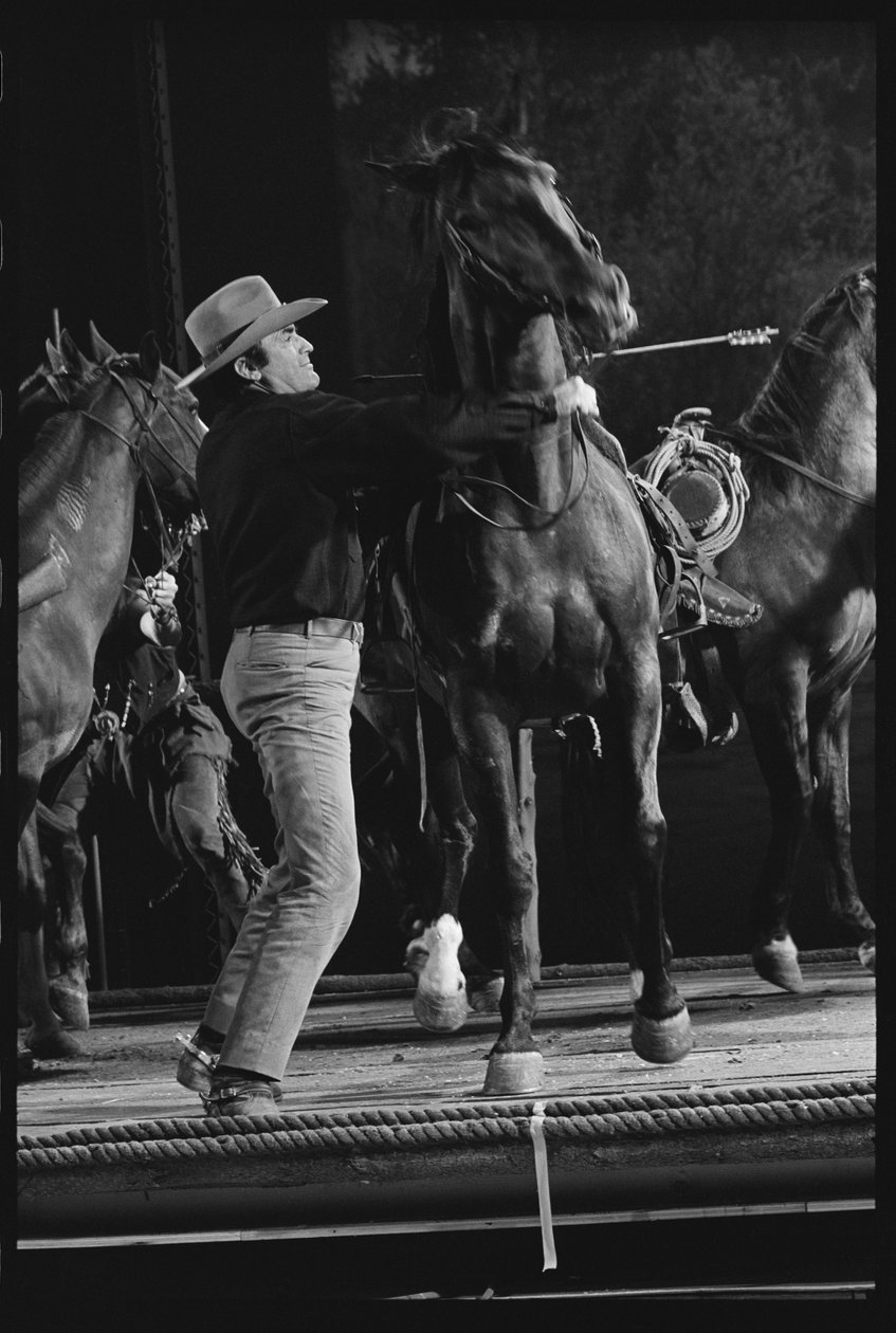 Gregory Peck con cavallo sul set di 