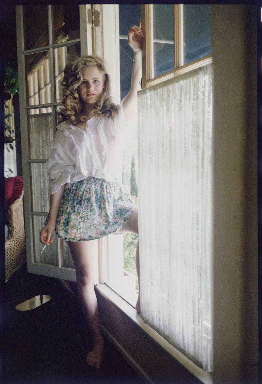 Jennifer Jason Leigh con sigaretta da Orlando Suero