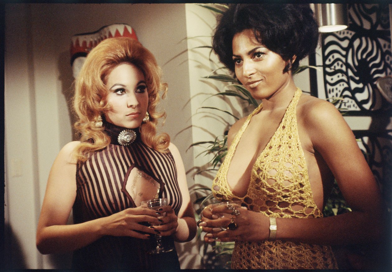 Pam Grier come comparsa sul set di 