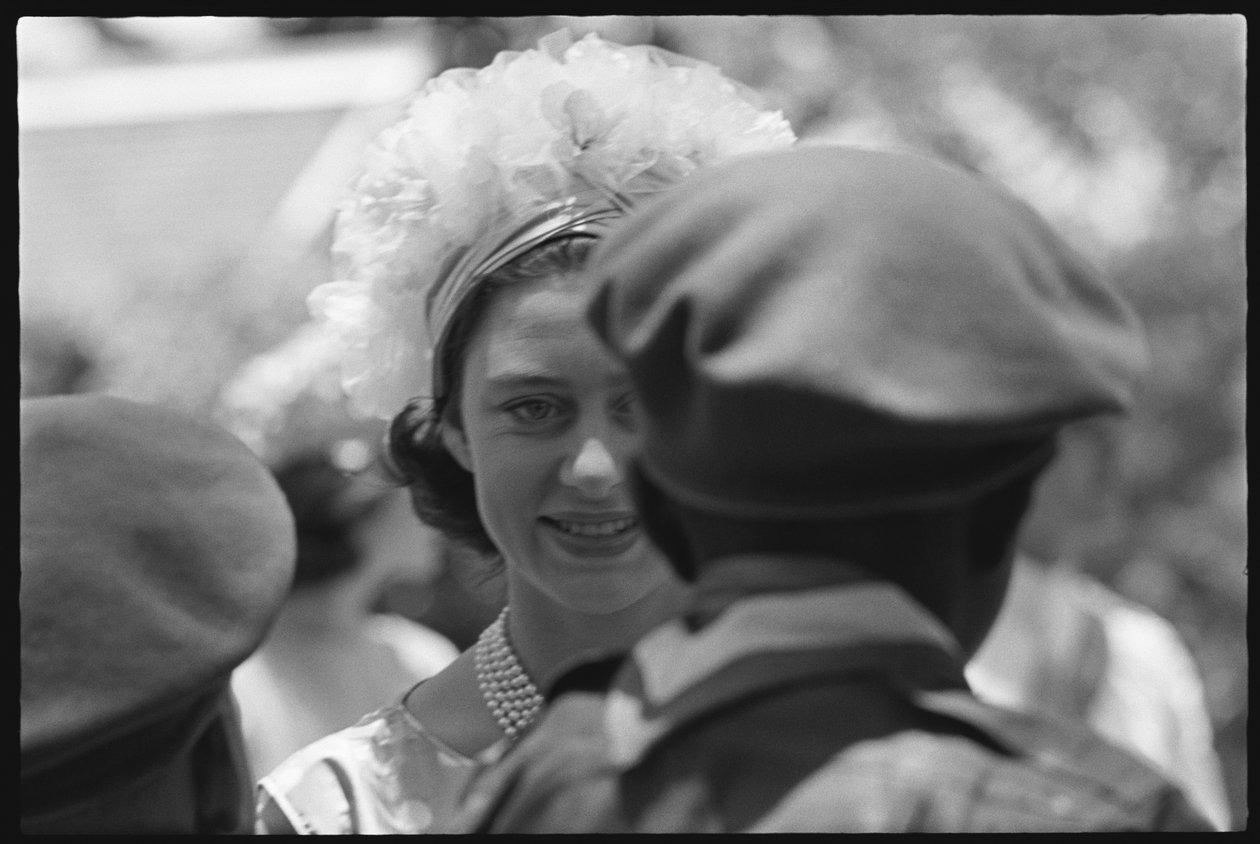 Principessa Margaret saluta le truppe alla celebrazione dell