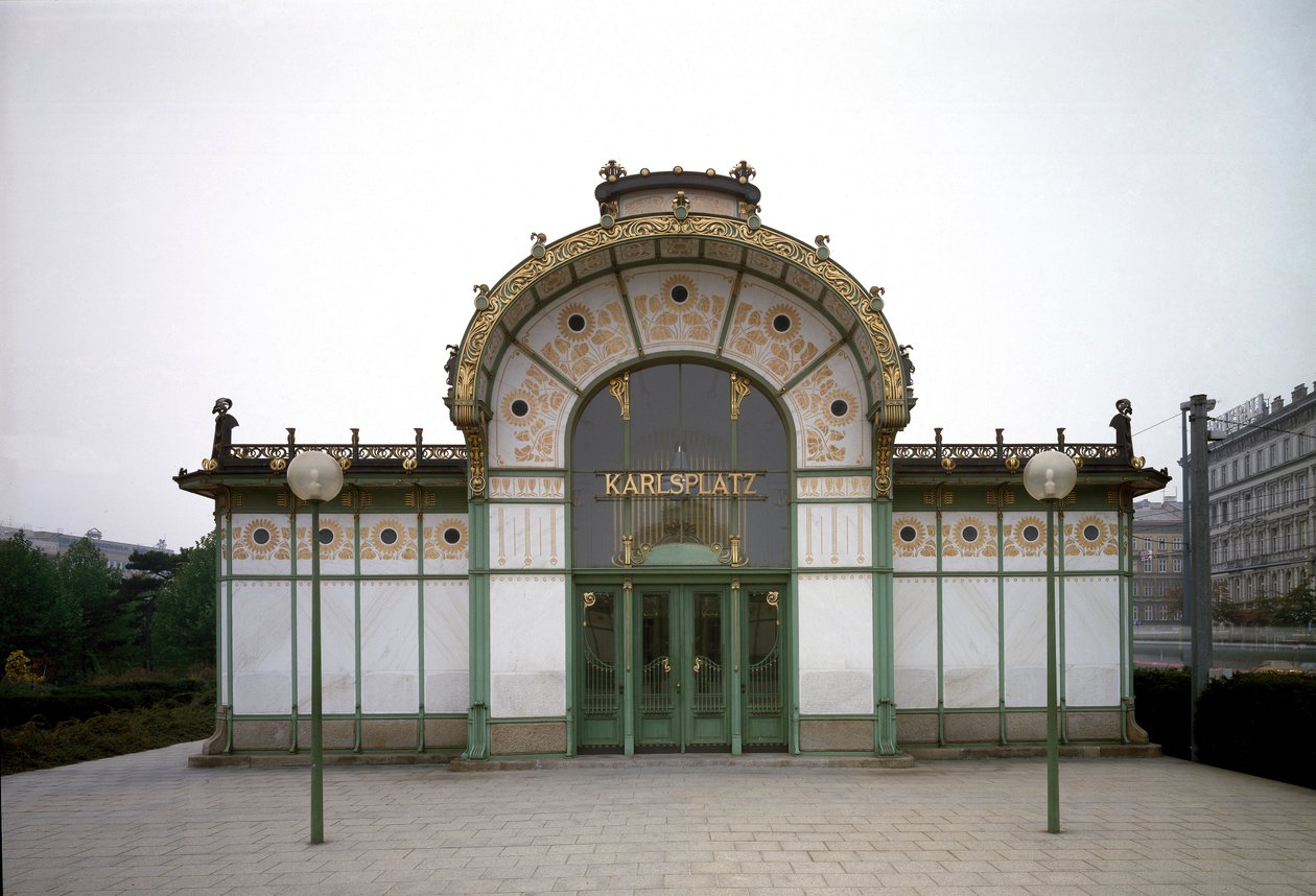 Art Nouveau: vista del padiglione della stazione della metropolitana di Karlsplatz da Otto Wagner