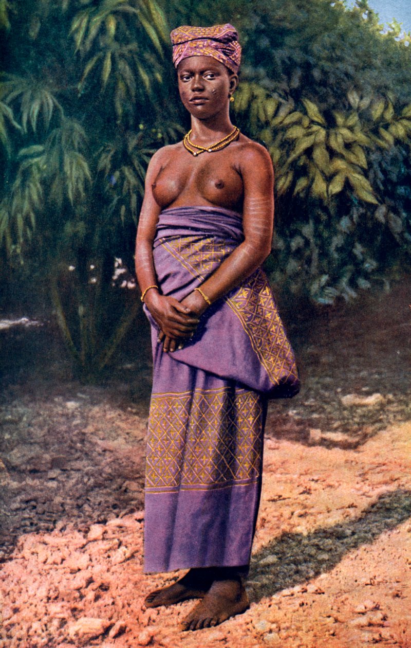 Una donna di Accra, Ghana, 1922 da P. A. McCann
