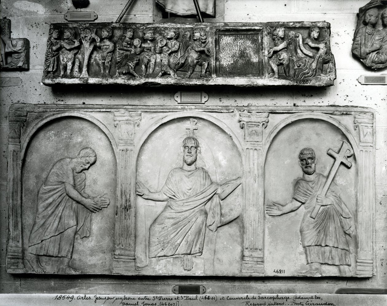 Parte superiore: Coperchio di un sarcofago che raffigura Adamo ed Eva, Daniele e Giona; Parte inferiore: Cristo in trono con San Pietro e San Paolo da Paleo Christian