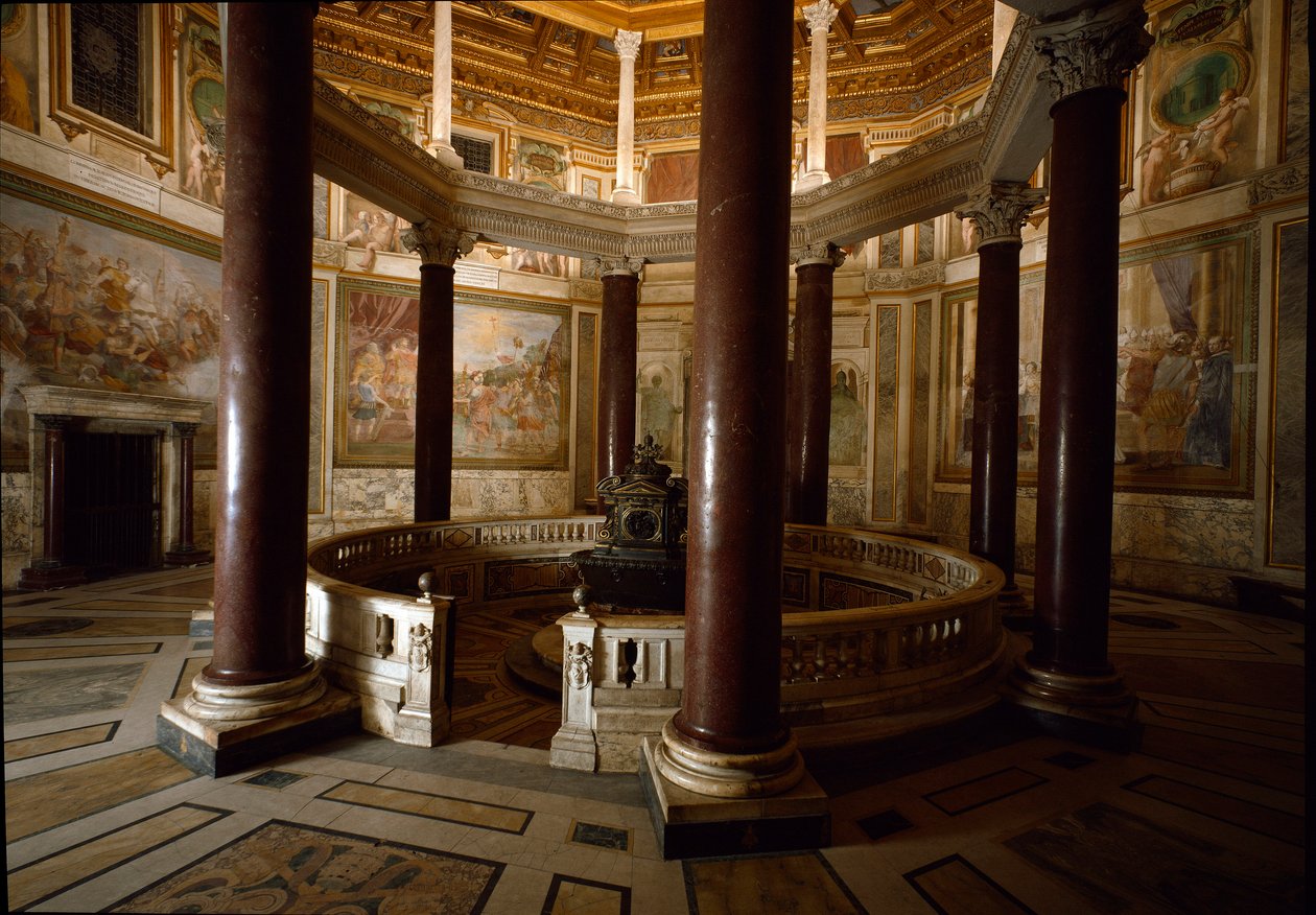 Vista interna del battistero paleocristiano di San Giovanni in Laterano, costruito intorno al 440. Roma da Paleo Christian